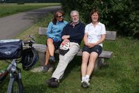 Kurze Erholungspause in Steinhilben – v.l.n.r. Birgit Schröder, Helmut Mader, Dr. Karin Goerlich